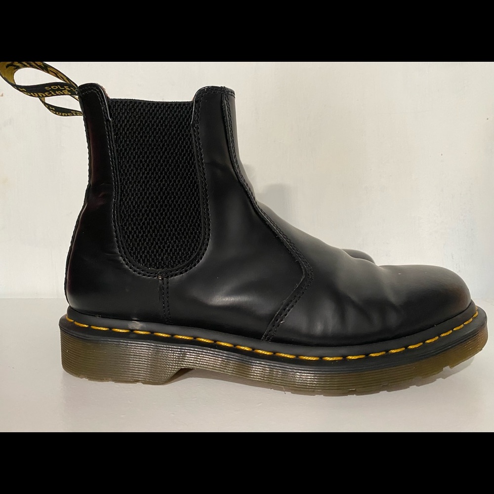 Dr. Martens 2976 Smooth Chelsea Boot